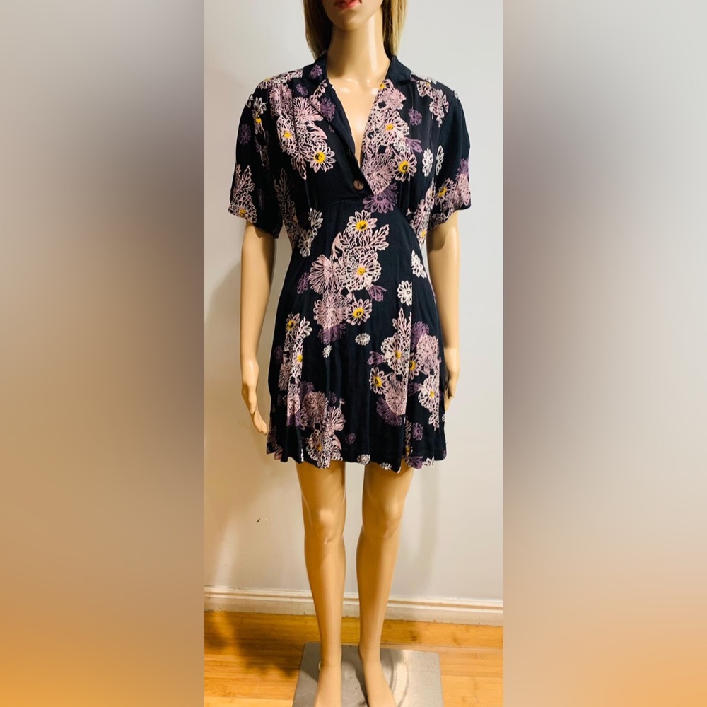 Free People Black Floral Hawaii Short Sleeve V-Neck Mini Dress - Picture 2 of 7